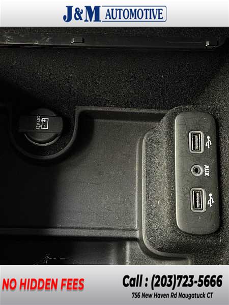 2018 Chrysler 300 Touring L, available for sale in Naugatuck, Connecticut | J&M Automotive Sls&Svc LLC. Naugatuck, Connecticut 2018 Chrysler 300 Touring L, available for sale in Naugatuck, Connecticut | J&M Automotive Sls&Svc LLC. Naugatuck, Connecticut