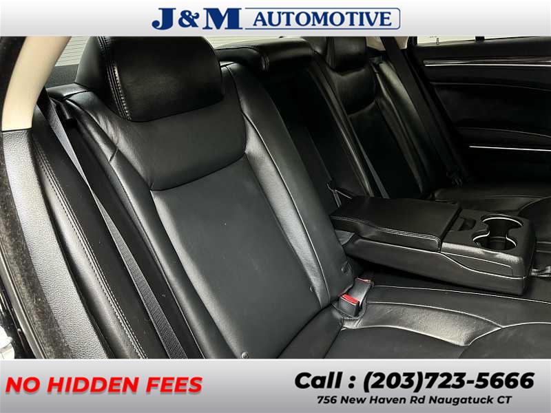 2018 Chrysler 300 Touring L, available for sale in Naugatuck, Connecticut | J&M Automotive Sls&Svc LLC. Naugatuck, Connecticut 2018 Chrysler 300 Touring L, available for sale in Naugatuck, Connecticut | J&M Automotive Sls&Svc LLC. Naugatuck, Connecticut
