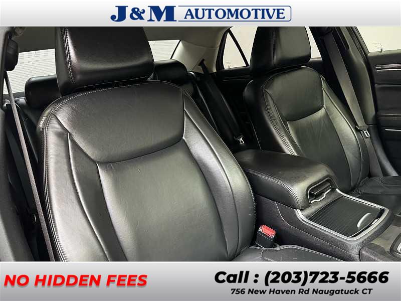 2018 Chrysler 300 Touring L, available for sale in Naugatuck, Connecticut | J&M Automotive Sls&Svc LLC. Naugatuck, Connecticut 2018 Chrysler 300 Touring L, available for sale in Naugatuck, Connecticut | J&M Automotive Sls&Svc LLC. Naugatuck, Connecticut