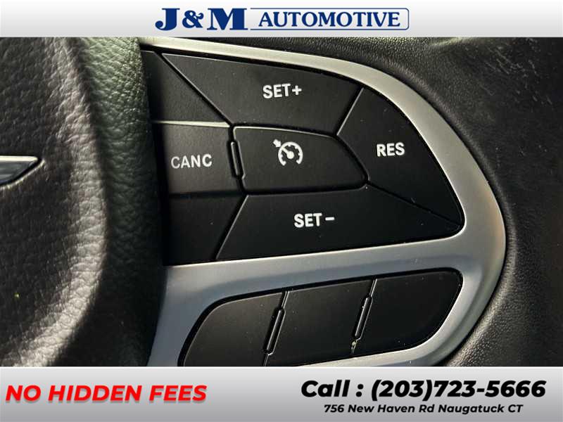 2018 Chrysler 300 Touring L, available for sale in Naugatuck, Connecticut | J&M Automotive Sls&Svc LLC. Naugatuck, Connecticut 2018 Chrysler 300 Touring L, available for sale in Naugatuck, Connecticut | J&M Automotive Sls&Svc LLC. Naugatuck, Connecticut