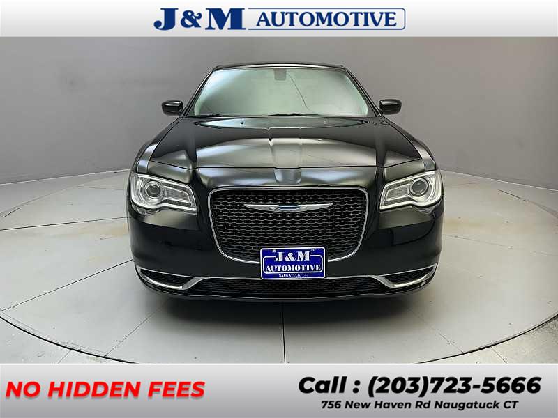 2018 Chrysler 300 Touring L, available for sale in Naugatuck, Connecticut | J&M Automotive Sls&Svc LLC. Naugatuck, Connecticut 2018 Chrysler 300 Touring L, available for sale in Naugatuck, Connecticut | J&M Automotive Sls&Svc LLC. Naugatuck, Connecticut