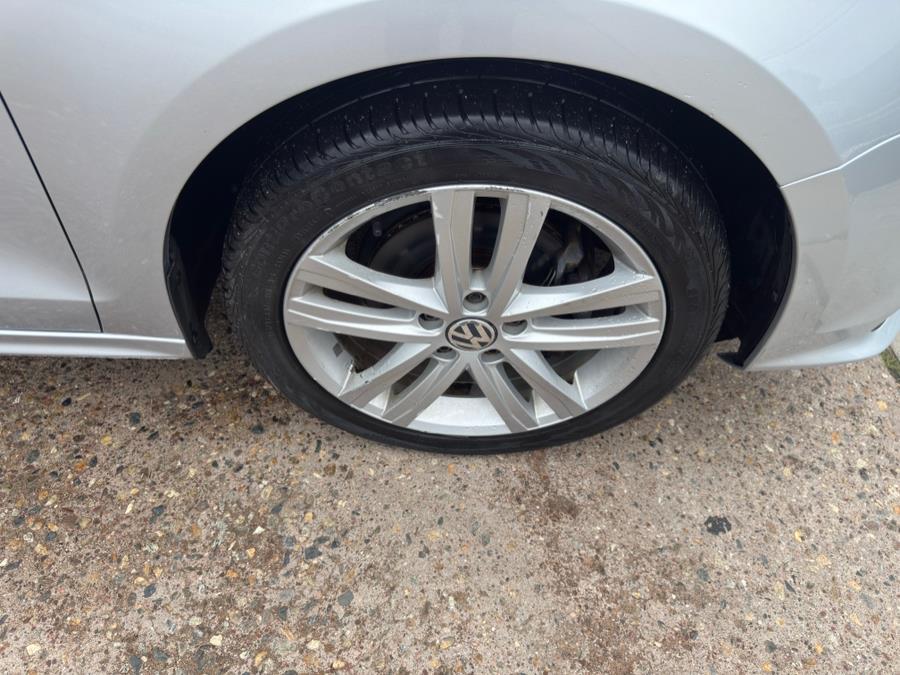 2016 Volkswagen Jetta Sedan 4dr Auto 1.8T SEL PZEV, available for sale in Manchester, Connecticut | Carsonmain LLC. Manchester, Connecticut 2016 Volkswagen Jetta Sedan 4dr Auto 1.8T SEL PZEV, available for sale in Manchester, Connecticut | Carsonmain LLC. Manchester, Connecticut