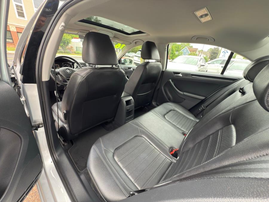 2016 Volkswagen Jetta Sedan 4dr Auto 1.8T SEL PZEV, available for sale in Manchester, Connecticut | Carsonmain LLC. Manchester, Connecticut 2016 Volkswagen Jetta Sedan 4dr Auto 1.8T SEL PZEV, available for sale in Manchester, Connecticut | Carsonmain LLC. Manchester, Connecticut