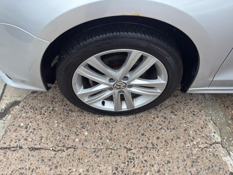 2016 Volkswagen Jetta Sedan 4dr Auto 1.8T SEL PZEV, available for sale in Manchester, Connecticut | Carsonmain LLC. Manchester, Connecticut 2016 Volkswagen Jetta Sedan 4dr Auto 1.8T SEL PZEV, available for sale in Manchester, Connecticut | Carsonmain LLC. Manchester, Connecticut