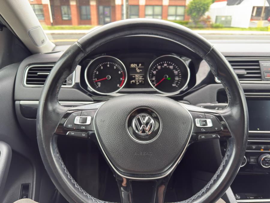2016 Volkswagen Jetta Sedan 4dr Auto 1.8T SEL PZEV, available for sale in Manchester, Connecticut | Carsonmain LLC. Manchester, Connecticut 2016 Volkswagen Jetta Sedan 4dr Auto 1.8T SEL PZEV, available for sale in Manchester, Connecticut | Carsonmain LLC. Manchester, Connecticut
