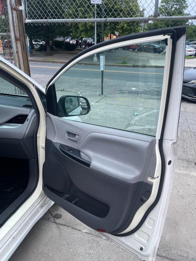 2018 Toyota Sienna L FWD 7-Passenger (Natl), available for sale in BROOKLYN, New York | Deals on Wheels International Auto. BROOKLYN, New York 2018 Toyota Sienna L FWD 7-Passenger (Natl), available for sale in BROOKLYN, New York | Deals on Wheels International Auto. BROOKLYN, New York