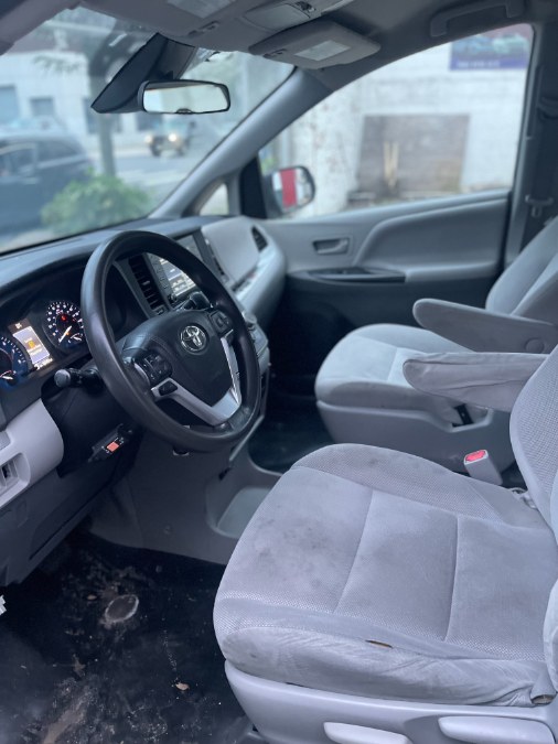 2018 Toyota Sienna L FWD 7-Passenger (Natl), available for sale in BROOKLYN, New York | Deals on Wheels International Auto. BROOKLYN, New York 2018 Toyota Sienna L FWD 7-Passenger (Natl), available for sale in BROOKLYN, New York | Deals on Wheels International Auto. BROOKLYN, New York