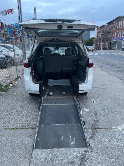 2018 Toyota Sienna L FWD 7-Passenger (Natl), available for sale in BROOKLYN, New York | Deals on Wheels International Auto. BROOKLYN, New York 2018 Toyota Sienna L FWD 7-Passenger (Natl), available for sale in BROOKLYN, New York | Deals on Wheels International Auto. BROOKLYN, New York