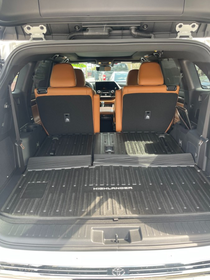 2025 Toyota Highlander Platinum AWD (Natl), available for sale in BROOKLYN, New York | Deals on Wheels International Auto. BROOKLYN, New York 2025 Toyota Highlander Platinum AWD (Natl), available for sale in BROOKLYN, New York | Deals on Wheels International Auto. BROOKLYN, New York