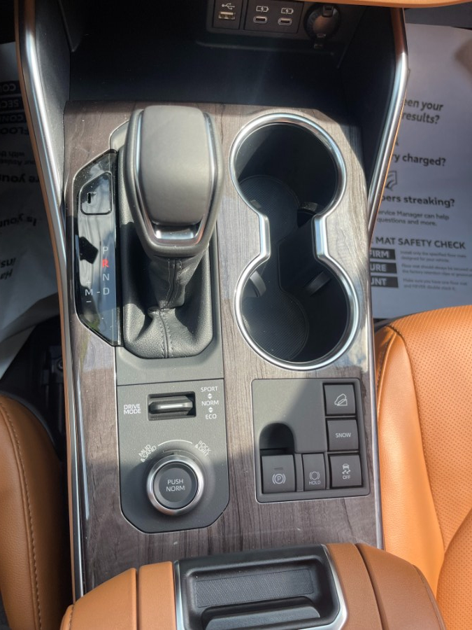 2025 Toyota Highlander Platinum AWD (Natl), available for sale in BROOKLYN, New York | Deals on Wheels International Auto. BROOKLYN, New York 2025 Toyota Highlander Platinum AWD (Natl), available for sale in BROOKLYN, New York | Deals on Wheels International Auto. BROOKLYN, New York