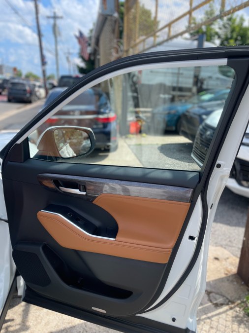 2025 Toyota Highlander Platinum AWD (Natl), available for sale in BROOKLYN, New York | Deals on Wheels International Auto. BROOKLYN, New York 2025 Toyota Highlander Platinum AWD (Natl), available for sale in BROOKLYN, New York | Deals on Wheels International Auto. BROOKLYN, New York