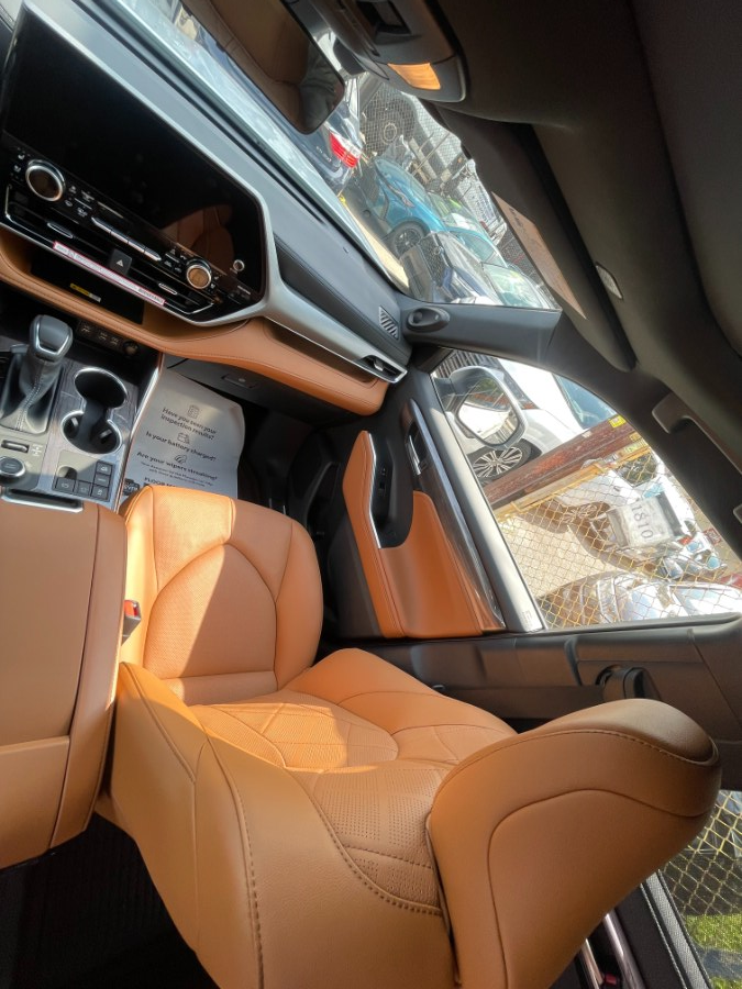 2025 Toyota Highlander Platinum AWD (Natl), available for sale in BROOKLYN, New York | Deals on Wheels International Auto. BROOKLYN, New York 2025 Toyota Highlander Platinum AWD (Natl), available for sale in BROOKLYN, New York | Deals on Wheels International Auto. BROOKLYN, New York