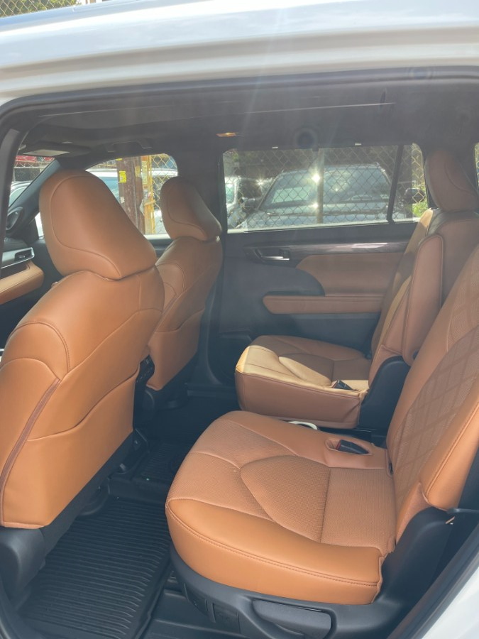 2025 Toyota Highlander Platinum AWD (Natl), available for sale in BROOKLYN, New York | Deals on Wheels International Auto. BROOKLYN, New York 2025 Toyota Highlander Platinum AWD (Natl), available for sale in BROOKLYN, New York | Deals on Wheels International Auto. BROOKLYN, New York