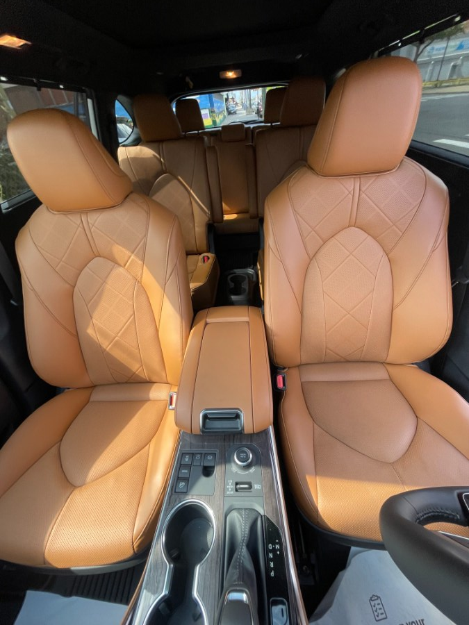 2025 Toyota Highlander Platinum AWD (Natl), available for sale in BROOKLYN, New York | Deals on Wheels International Auto. BROOKLYN, New York 2025 Toyota Highlander Platinum AWD (Natl), available for sale in BROOKLYN, New York | Deals on Wheels International Auto. BROOKLYN, New York