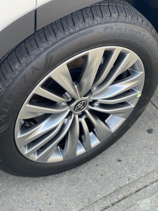 2025 Toyota Highlander Platinum AWD (Natl), available for sale in BROOKLYN, New York | Deals on Wheels International Auto. BROOKLYN, New York 2025 Toyota Highlander Platinum AWD (Natl), available for sale in BROOKLYN, New York | Deals on Wheels International Auto. BROOKLYN, New York