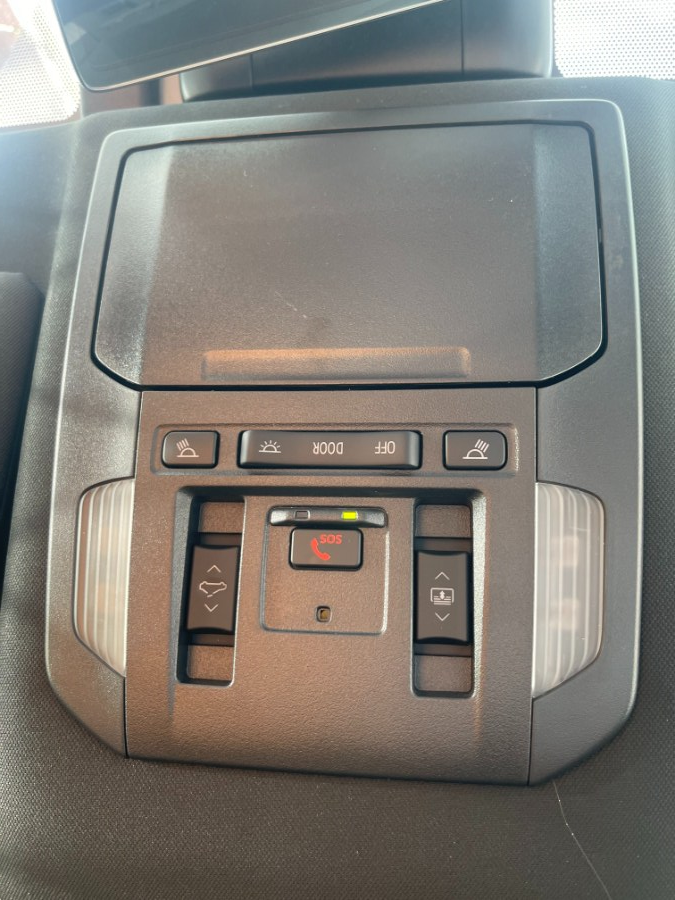 2025 Toyota Highlander Platinum AWD (Natl), available for sale in BROOKLYN, New York | Deals on Wheels International Auto. BROOKLYN, New York 2025 Toyota Highlander Platinum AWD (Natl), available for sale in BROOKLYN, New York | Deals on Wheels International Auto. BROOKLYN, New York