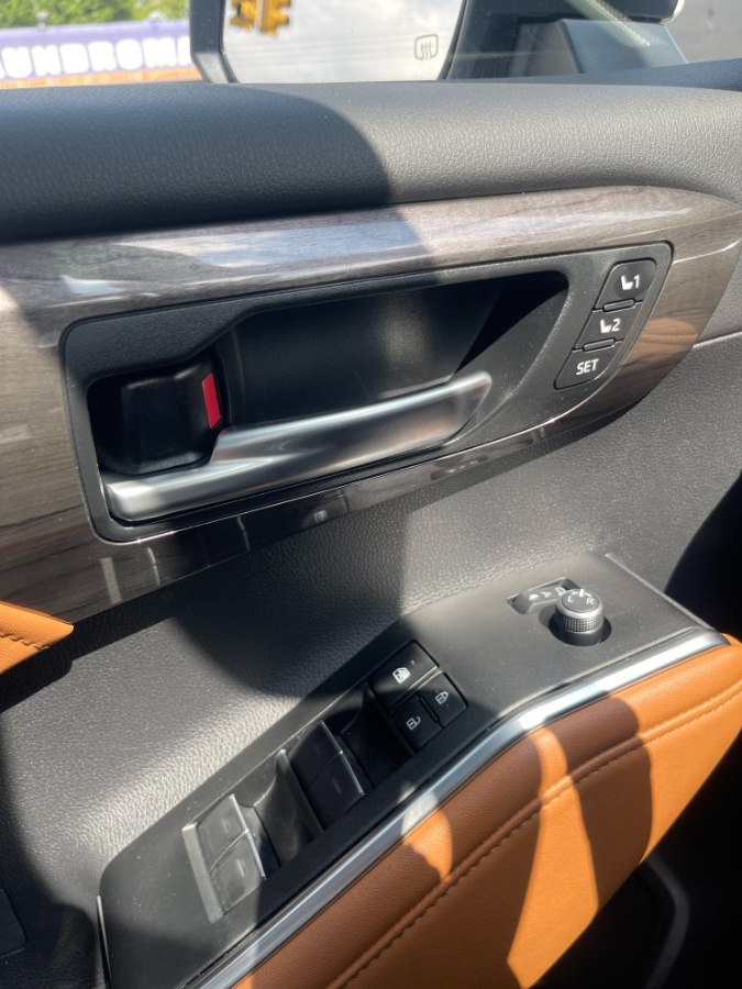 2025 Toyota Highlander Platinum AWD (Natl), available for sale in BROOKLYN, New York | Deals on Wheels International Auto. BROOKLYN, New York 2025 Toyota Highlander Platinum AWD (Natl), available for sale in BROOKLYN, New York | Deals on Wheels International Auto. BROOKLYN, New York