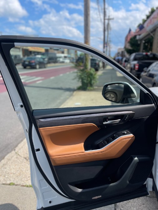 2025 Toyota Highlander Platinum AWD (Natl), available for sale in BROOKLYN, New York | Deals on Wheels International Auto. BROOKLYN, New York 2025 Toyota Highlander Platinum AWD (Natl), available for sale in BROOKLYN, New York | Deals on Wheels International Auto. BROOKLYN, New York