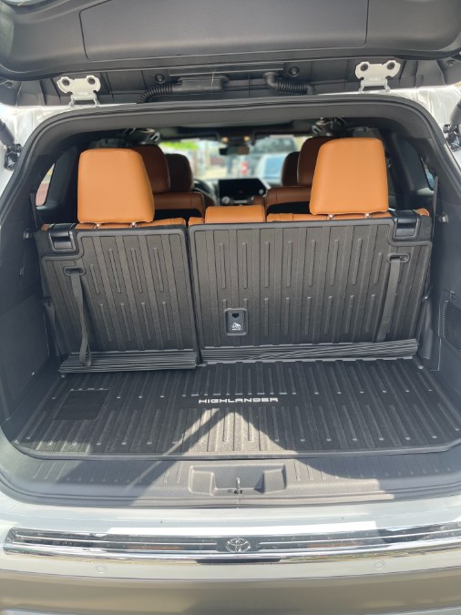 2025 Toyota Highlander Platinum AWD (Natl), available for sale in BROOKLYN, New York | Deals on Wheels International Auto. BROOKLYN, New York 2025 Toyota Highlander Platinum AWD (Natl), available for sale in BROOKLYN, New York | Deals on Wheels International Auto. BROOKLYN, New York