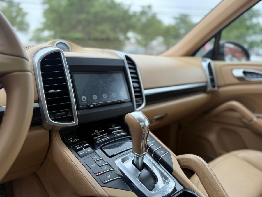 2014 Porsche Cayenne AWD 4dr S Hybrid, available for sale in Hicksville, New York | REGAL AUTOHAUS Auto Service and Sales. Hicksville, New York 2014 Porsche Cayenne AWD 4dr S Hybrid, available for sale in Hicksville, New York | REGAL AUTOHAUS Auto Service and Sales. Hicksville, New York