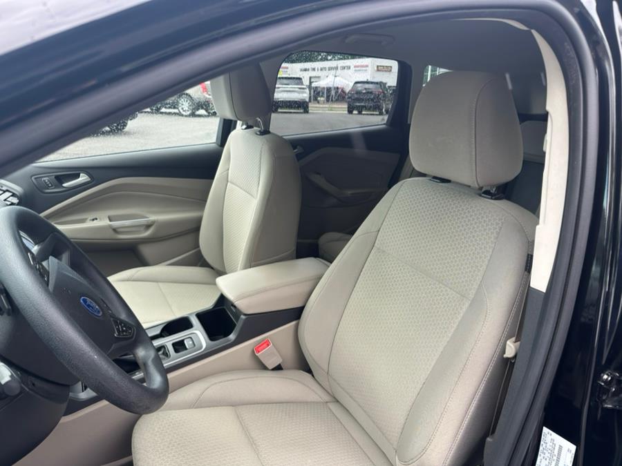 2017 Ford Escape SE 4WD, available for sale in Agawam, Massachusetts | Malkoon Motors. Agawam, Massachusetts 2017 Ford Escape SE 4WD, available for sale in Agawam, Massachusetts | Malkoon Motors. Agawam, Massachusetts