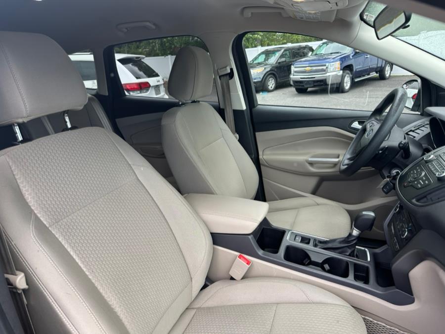 2017 Ford Escape SE 4WD, available for sale in Agawam, Massachusetts | Malkoon Motors. Agawam, Massachusetts 2017 Ford Escape SE 4WD, available for sale in Agawam, Massachusetts | Malkoon Motors. Agawam, Massachusetts
