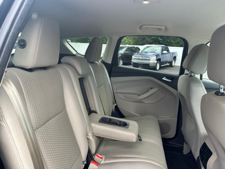 2017 Ford Escape SE 4WD, available for sale in Agawam, Massachusetts | Malkoon Motors. Agawam, Massachusetts 2017 Ford Escape SE 4WD, available for sale in Agawam, Massachusetts | Malkoon Motors. Agawam, Massachusetts