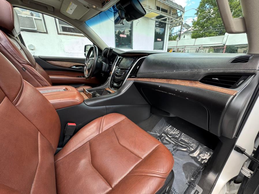 2019 Cadillac Escalade 4WD 4dr Luxury, available for sale in Newark, New Jersey | Champion Auto Sales. Newark, New Jersey 2019 Cadillac Escalade 4WD 4dr Luxury, available for sale in Newark, New Jersey | Champion Auto Sales. Newark, New Jersey