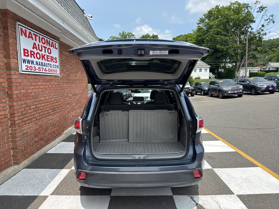 2016 Toyota Highlander AWD 4dr V6 XLE, available for sale in Waterbury, Connecticut | National Auto Brokers, Inc.. Waterbury, Connecticut 2016 Toyota Highlander AWD 4dr V6 XLE, available for sale in Waterbury, Connecticut | National Auto Brokers, Inc.. Waterbury, Connecticut