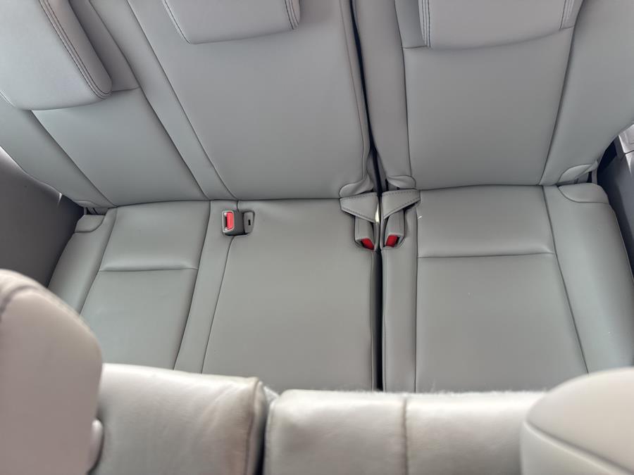 2016 Toyota Highlander AWD 4dr V6 XLE, available for sale in Waterbury, Connecticut | National Auto Brokers, Inc.. Waterbury, Connecticut 2016 Toyota Highlander AWD 4dr V6 XLE, available for sale in Waterbury, Connecticut | National Auto Brokers, Inc.. Waterbury, Connecticut