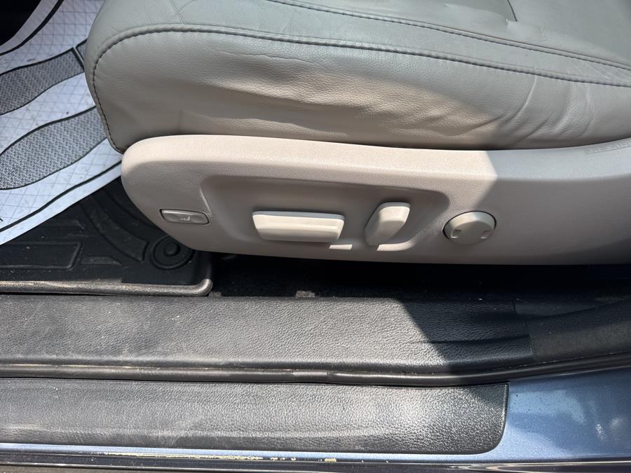 2016 Toyota Highlander AWD 4dr V6 XLE, available for sale in Waterbury, Connecticut | National Auto Brokers, Inc.. Waterbury, Connecticut 2016 Toyota Highlander AWD 4dr V6 XLE, available for sale in Waterbury, Connecticut | National Auto Brokers, Inc.. Waterbury, Connecticut