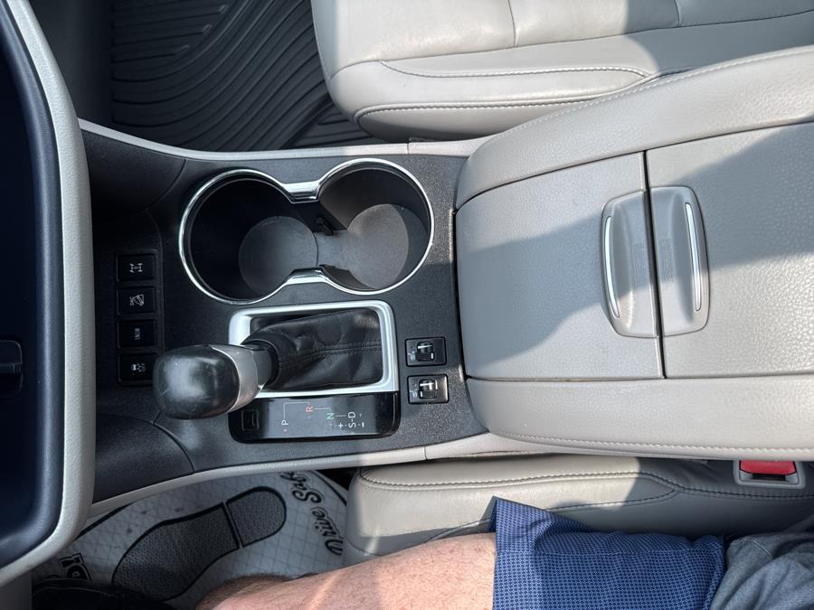 2016 Toyota Highlander AWD 4dr V6 XLE, available for sale in Waterbury, Connecticut | National Auto Brokers, Inc.. Waterbury, Connecticut 2016 Toyota Highlander AWD 4dr V6 XLE, available for sale in Waterbury, Connecticut | National Auto Brokers, Inc.. Waterbury, Connecticut