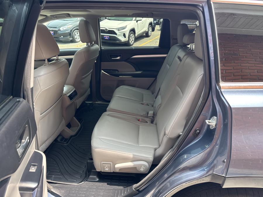 2016 Toyota Highlander AWD 4dr V6 XLE, available for sale in Waterbury, Connecticut | National Auto Brokers, Inc.. Waterbury, Connecticut 2016 Toyota Highlander AWD 4dr V6 XLE, available for sale in Waterbury, Connecticut | National Auto Brokers, Inc.. Waterbury, Connecticut
