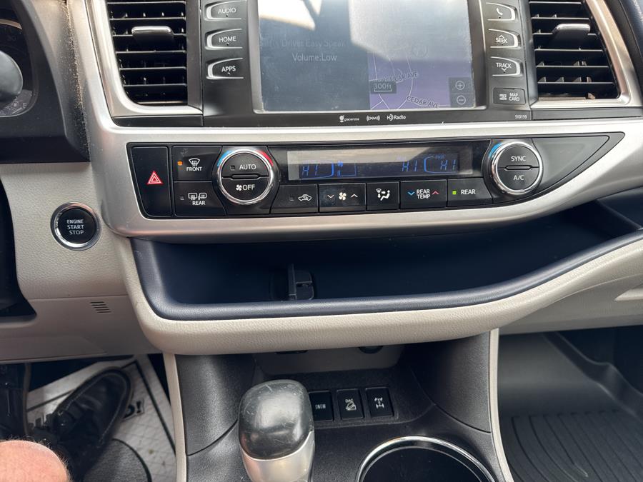 2016 Toyota Highlander AWD 4dr V6 XLE, available for sale in Waterbury, Connecticut | National Auto Brokers, Inc.. Waterbury, Connecticut 2016 Toyota Highlander AWD 4dr V6 XLE, available for sale in Waterbury, Connecticut | National Auto Brokers, Inc.. Waterbury, Connecticut