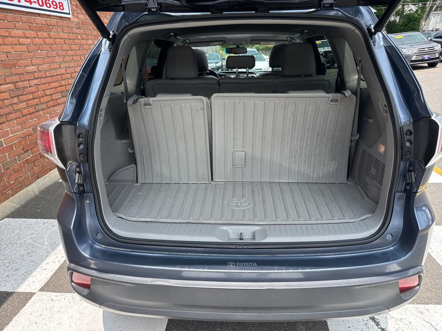 2016 Toyota Highlander AWD 4dr V6 XLE, available for sale in Waterbury, Connecticut | National Auto Brokers, Inc.. Waterbury, Connecticut 2016 Toyota Highlander AWD 4dr V6 XLE, available for sale in Waterbury, Connecticut | National Auto Brokers, Inc.. Waterbury, Connecticut