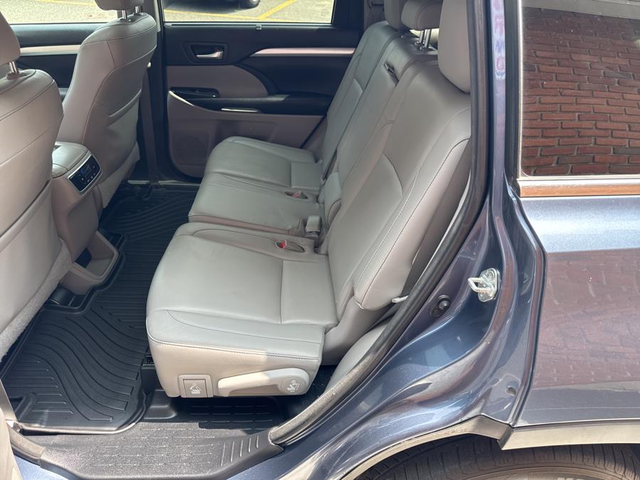 2016 Toyota Highlander AWD 4dr V6 XLE, available for sale in Waterbury, Connecticut | National Auto Brokers, Inc.. Waterbury, Connecticut 2016 Toyota Highlander AWD 4dr V6 XLE, available for sale in Waterbury, Connecticut | National Auto Brokers, Inc.. Waterbury, Connecticut
