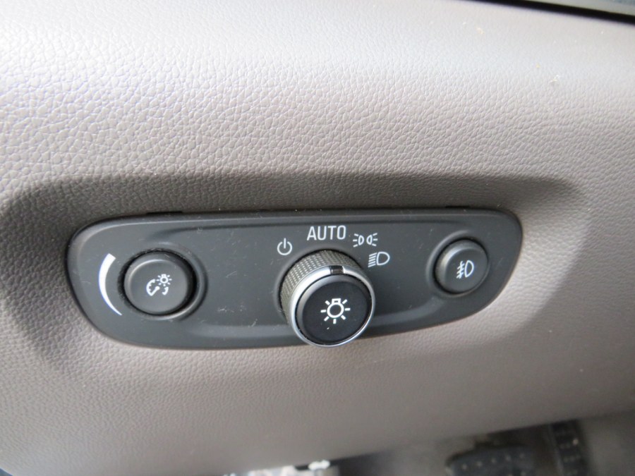 2018 Chevrolet Traverse AWD 4dr LT Leather w/3LT, available for sale in Middle Village, New York | Road Masters II INC. Middle Village, New York 2018 Chevrolet Traverse AWD 4dr LT Leather w/3LT, available for sale in Middle Village, New York | Road Masters II INC. Middle Village, New York