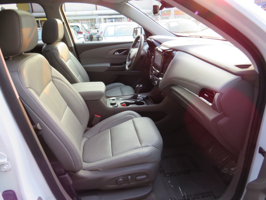2018 Chevrolet Traverse AWD 4dr LT Leather w/3LT, available for sale in Middle Village, New York | Road Masters II INC. Middle Village, New York 2018 Chevrolet Traverse AWD 4dr LT Leather w/3LT, available for sale in Middle Village, New York | Road Masters II INC. Middle Village, New York