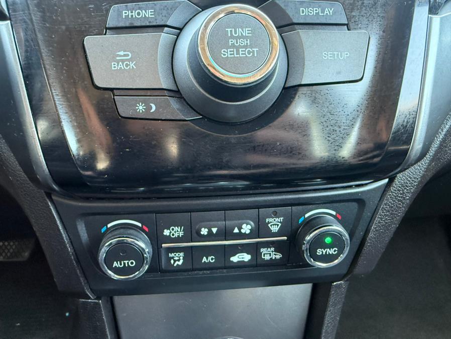 2013 Acura ILX 4dr Sdn 2.0L, available for sale in Manchester, Connecticut | Carsonmain LLC. Manchester, Connecticut 2013 Acura ILX 4dr Sdn 2.0L, available for sale in Manchester, Connecticut | Carsonmain LLC. Manchester, Connecticut