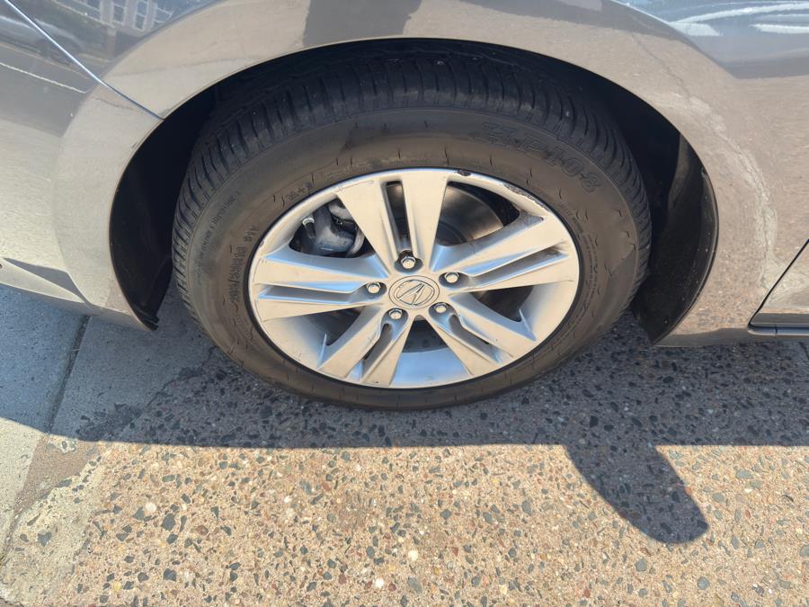 2013 Acura ILX 4dr Sdn 2.0L, available for sale in Manchester, Connecticut | Carsonmain LLC. Manchester, Connecticut 2013 Acura ILX 4dr Sdn 2.0L, available for sale in Manchester, Connecticut | Carsonmain LLC. Manchester, Connecticut