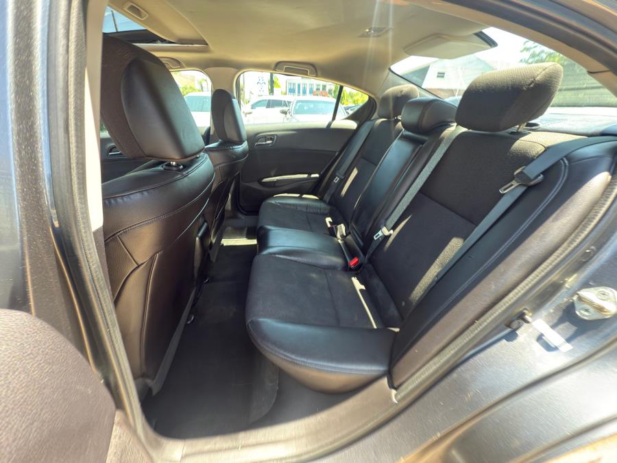 2013 Acura ILX 4dr Sdn 2.0L, available for sale in Manchester, Connecticut | Carsonmain LLC. Manchester, Connecticut 2013 Acura ILX 4dr Sdn 2.0L, available for sale in Manchester, Connecticut | Carsonmain LLC. Manchester, Connecticut