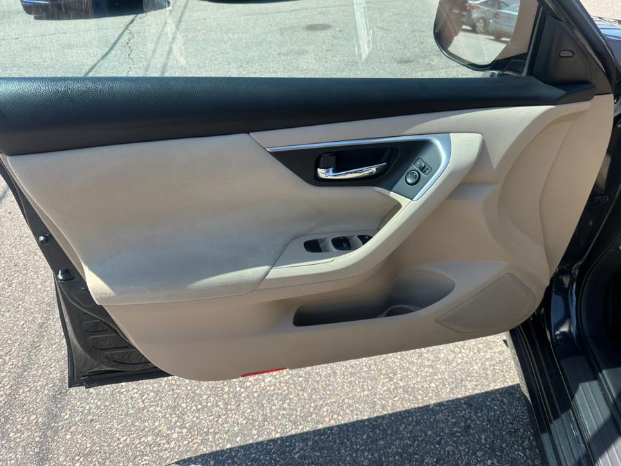 2015 Nissan Altima 4dr Sdn I4 2.5 S, available for sale in South Windsor, Connecticut | Mike And Tony Auto Sales, Inc. South Windsor, Connecticut 2015 Nissan Altima 4dr Sdn I4 2.5 S, available for sale in South Windsor, Connecticut | Mike And Tony Auto Sales, Inc. South Windsor, Connecticut
