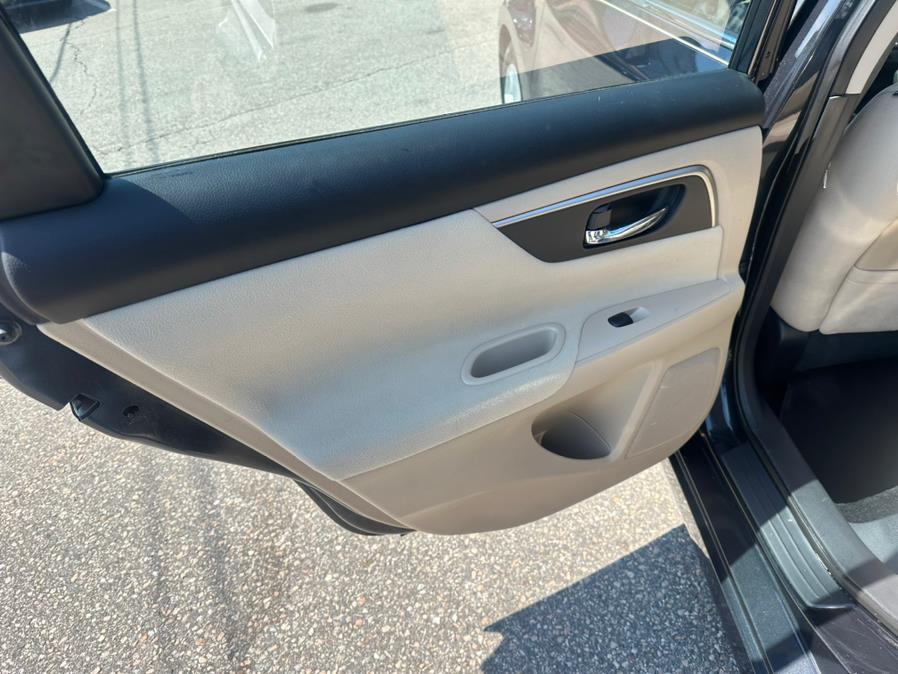 2015 Nissan Altima 4dr Sdn I4 2.5 S, available for sale in South Windsor, Connecticut | Mike And Tony Auto Sales, Inc. South Windsor, Connecticut 2015 Nissan Altima 4dr Sdn I4 2.5 S, available for sale in South Windsor, Connecticut | Mike And Tony Auto Sales, Inc. South Windsor, Connecticut