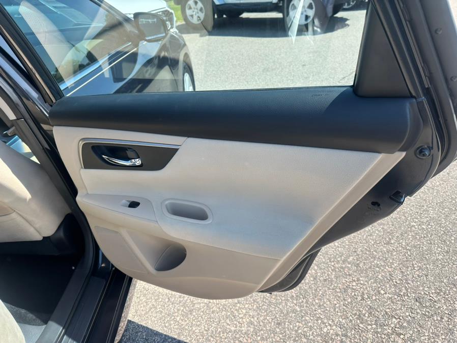 2015 Nissan Altima 4dr Sdn I4 2.5 S, available for sale in South Windsor, Connecticut | Mike And Tony Auto Sales, Inc. South Windsor, Connecticut 2015 Nissan Altima 4dr Sdn I4 2.5 S, available for sale in South Windsor, Connecticut | Mike And Tony Auto Sales, Inc. South Windsor, Connecticut
