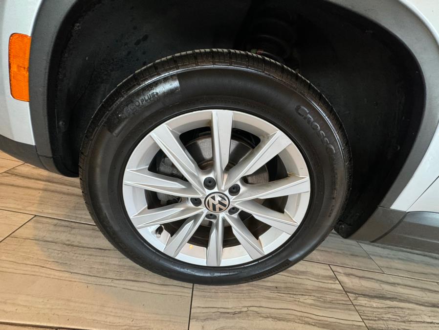 2017 Volkswagen Tiguan Limited 2.0T 4MOTION, available for sale in West Hartford, Connecticut | AutoMax. West Hartford, Connecticut 2017 Volkswagen Tiguan Limited 2.0T 4MOTION, available for sale in West Hartford, Connecticut | AutoMax. West Hartford, Connecticut