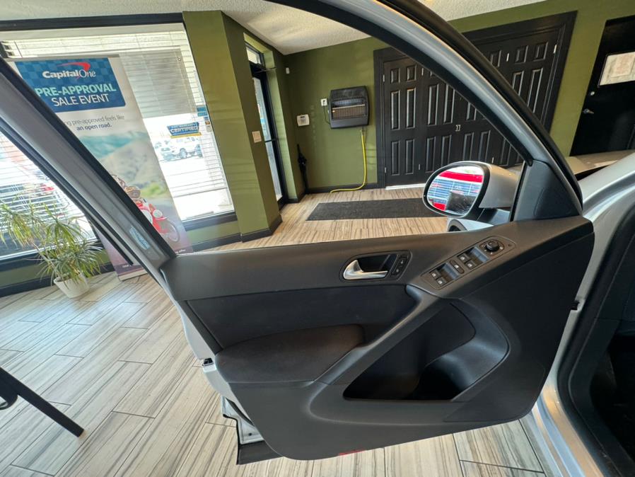 2017 Volkswagen Tiguan Limited 2.0T 4MOTION, available for sale in West Hartford, Connecticut | AutoMax. West Hartford, Connecticut 2017 Volkswagen Tiguan Limited 2.0T 4MOTION, available for sale in West Hartford, Connecticut | AutoMax. West Hartford, Connecticut