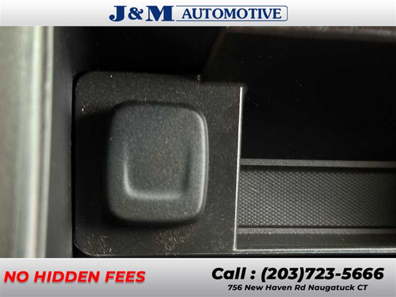 2018 Chevrolet Tahoe LT, available for sale in Naugatuck, Connecticut | J&M Automotive Sls&Svc LLC. Naugatuck, Connecticut 2018 Chevrolet Tahoe LT, available for sale in Naugatuck, Connecticut | J&M Automotive Sls&Svc LLC. Naugatuck, Connecticut