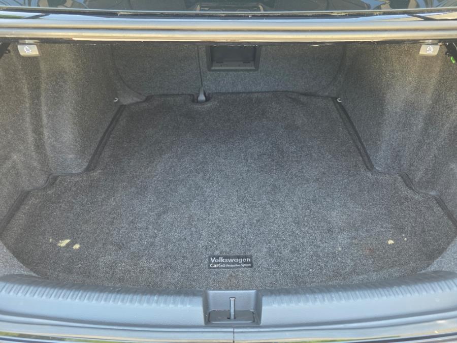 2015 Volkswagen Jetta Sedan 4dr Auto 1.8T SE w/Connectivity/Navigation PZEV, available for sale in Dudley, Massachusetts | Zoom Auto Service. Dudley, Massachusetts 2015 Volkswagen Jetta Sedan 4dr Auto 1.8T SE w/Connectivity/Navigation PZEV, available for sale in Dudley, Massachusetts | Zoom Auto Service. Dudley, Massachusetts