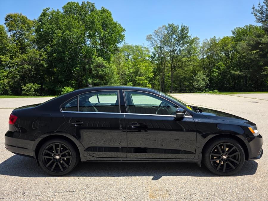 2015 Volkswagen Jetta Sedan 4dr Auto 1.8T SE w/Connectivity/Navigation PZEV, available for sale in Dudley, Massachusetts | Zoom Auto Service. Dudley, Massachusetts 2015 Volkswagen Jetta Sedan 4dr Auto 1.8T SE w/Connectivity/Navigation PZEV, available for sale in Dudley, Massachusetts | Zoom Auto Service. Dudley, Massachusetts