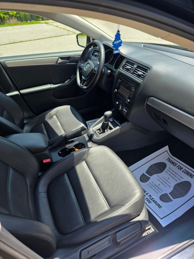 2015 Volkswagen Jetta Sedan 4dr Auto 1.8T SE w/Connectivity/Navigation PZEV, available for sale in Dudley, Massachusetts | Zoom Auto Service. Dudley, Massachusetts 2015 Volkswagen Jetta Sedan 4dr Auto 1.8T SE w/Connectivity/Navigation PZEV, available for sale in Dudley, Massachusetts | Zoom Auto Service. Dudley, Massachusetts